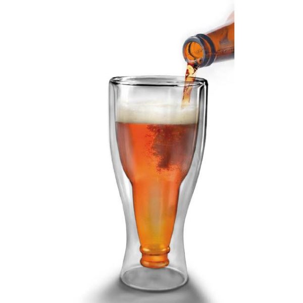Sklenice na pivo ve tvaru obrácené láhve